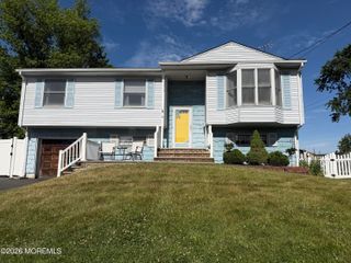 8 Lake Avenue, Hazlet, NJ 07730