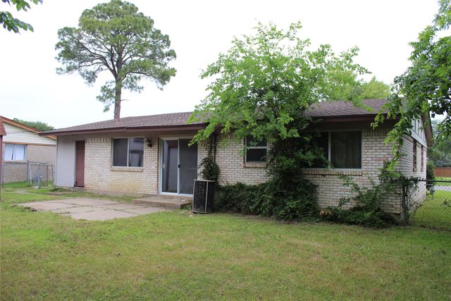 2818 Lowell Drive, Irving, TX 75062