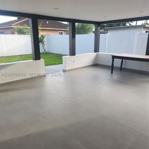 730 E 17th St, Hialeah, FL 33010