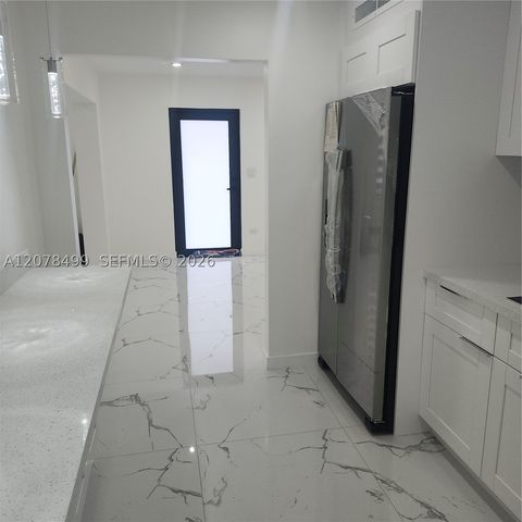 730 E 17th St, Hialeah, FL 33010