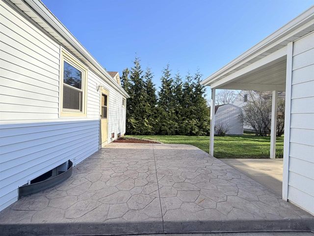 855 APPLETON STREET, Menasha, WI 54956