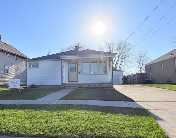 855 APPLETON STREET, Menasha, WI 54956