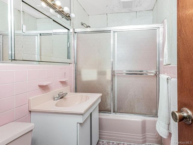 2358 Tiemann Avenue, Bronx, NY 10469