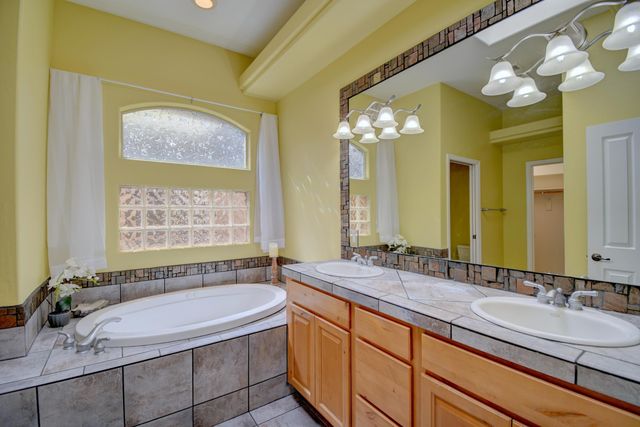 8927 DESERT FOX Way NE, Albuquerque, NM 87122