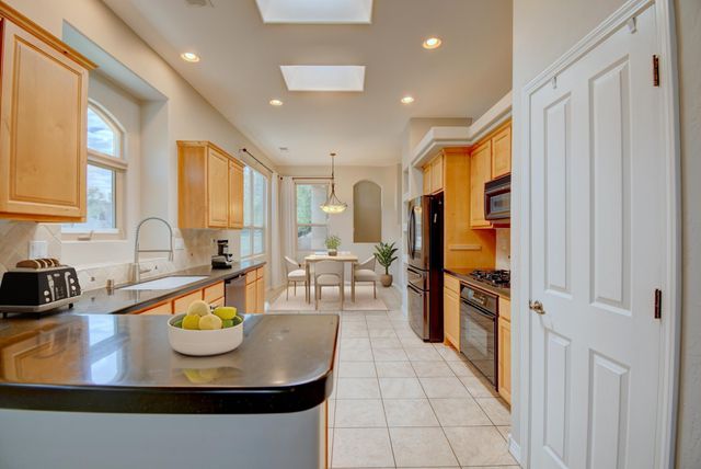 8927 DESERT FOX Way NE, Albuquerque, NM 87122