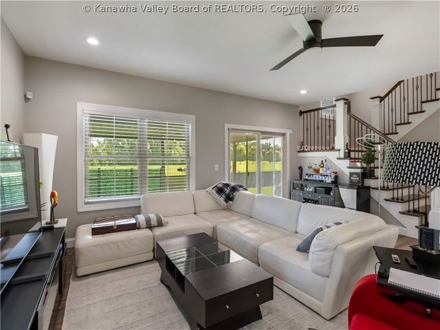 17 Squirrel Ridge, Charleston, WV 25314