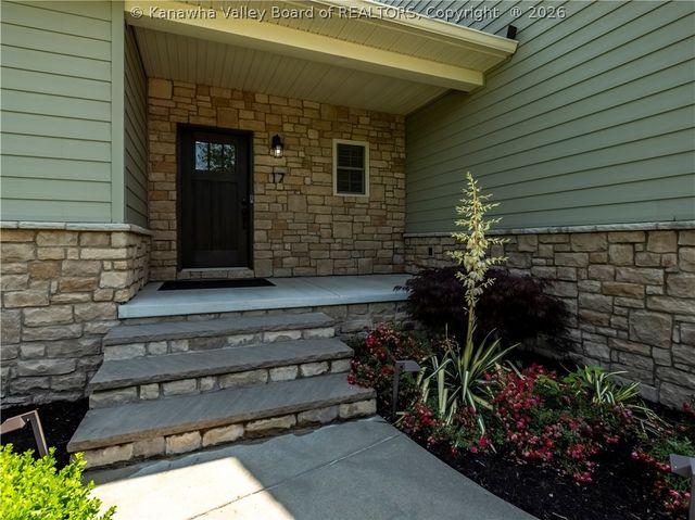 17 Squirrel Ridge, Charleston, WV 25314
