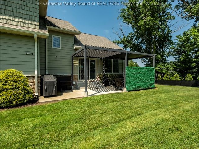 17 Squirrel Ridge, Charleston, WV 25314