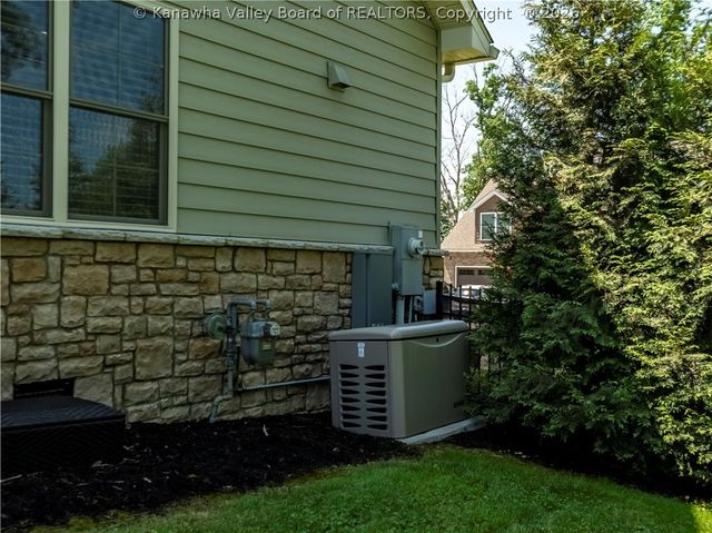 17 Squirrel Ridge, Charleston, WV 25314