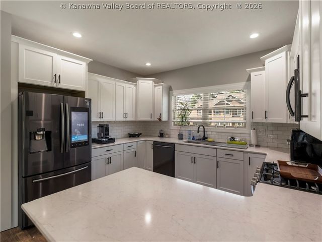 17 Squirrel Ridge, Charleston, WV 25314