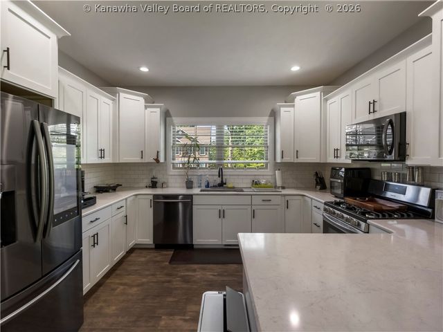 17 Squirrel Ridge, Charleston, WV 25314