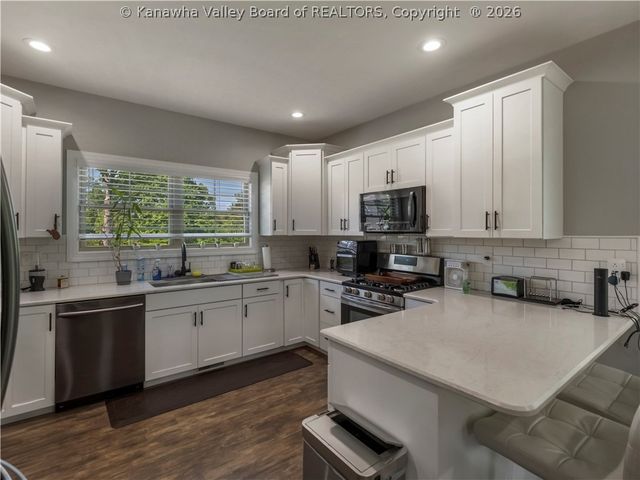 17 Squirrel Ridge, Charleston, WV 25314