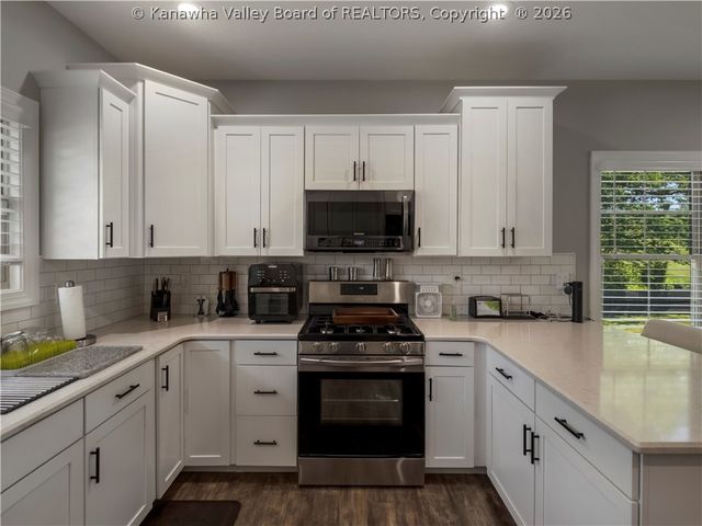 17 Squirrel Ridge, Charleston, WV 25314