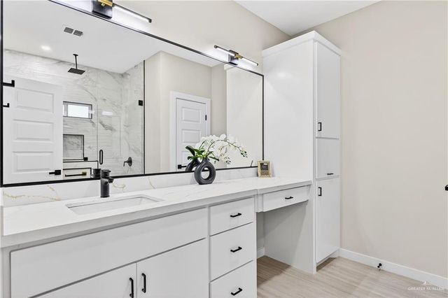 5805 N Playa Del Sol Street, Edinburg, TX 78542