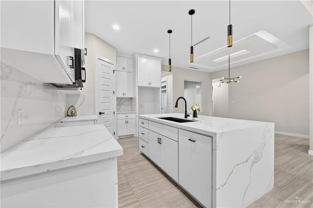 5805 N Playa Del Sol Street, Edinburg, TX 78542