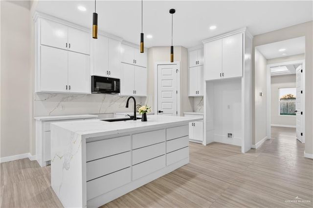 5805 N Playa Del Sol Street, Edinburg, TX 78542