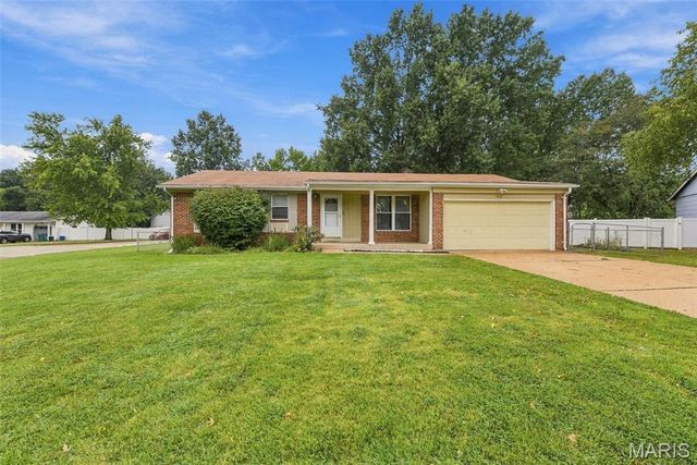 1427 Twin Trails Drive, Fenton, MO 63026