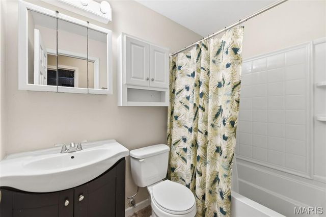 1427 Twin Trails Drive, Fenton, MO 63026