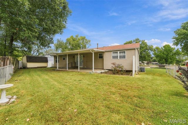 1427 Twin Trails Drive, Fenton, MO 63026