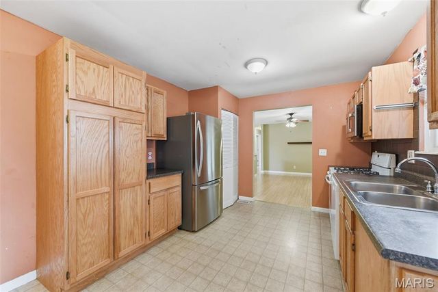 1427 Twin Trails Drive, Fenton, MO 63026