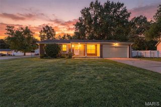 1427 Twin Trails Drive, Fenton, MO 63026