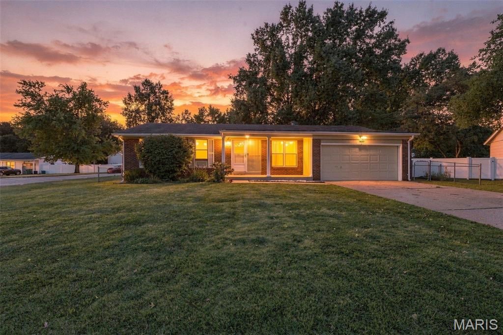 1427 Twin Trails Drive, Fenton, MO 63026