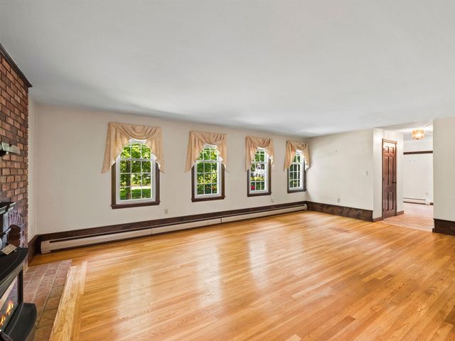 35 Sawyer Road, Hampstead, NH 03841