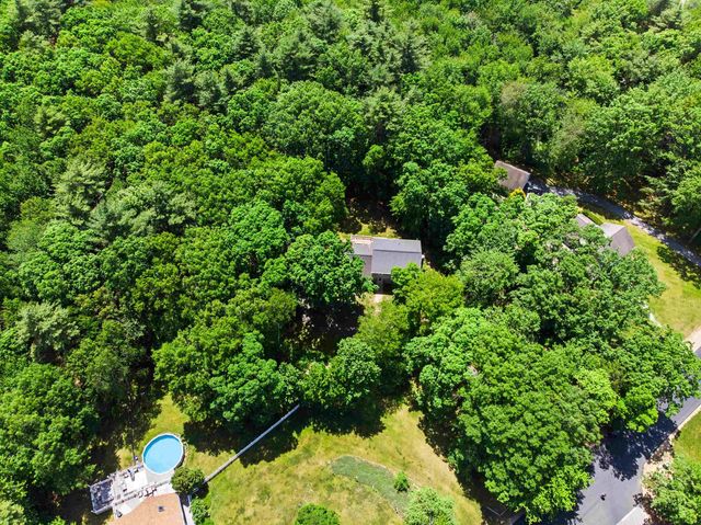 35 Sawyer Road, Hampstead, NH 03841