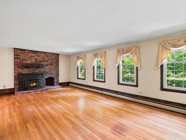 35 Sawyer Road, Hampstead, NH 03841