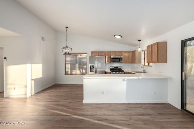 8070 S New Abbey Drive, Tucson, AZ 85747