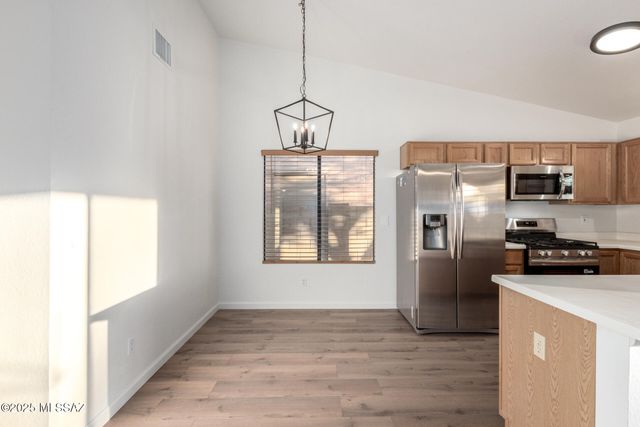 8070 S New Abbey Drive, Tucson, AZ 85747