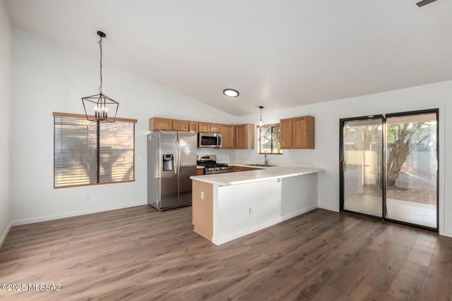 8070 S New Abbey Drive, Tucson, AZ 85747