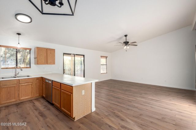 8070 S New Abbey Drive, Tucson, AZ 85747