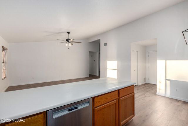 8070 S New Abbey Drive, Tucson, AZ 85747