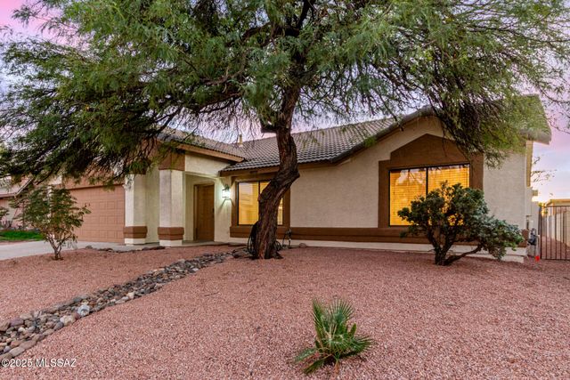 8070 S New Abbey Drive, Tucson, AZ 85747