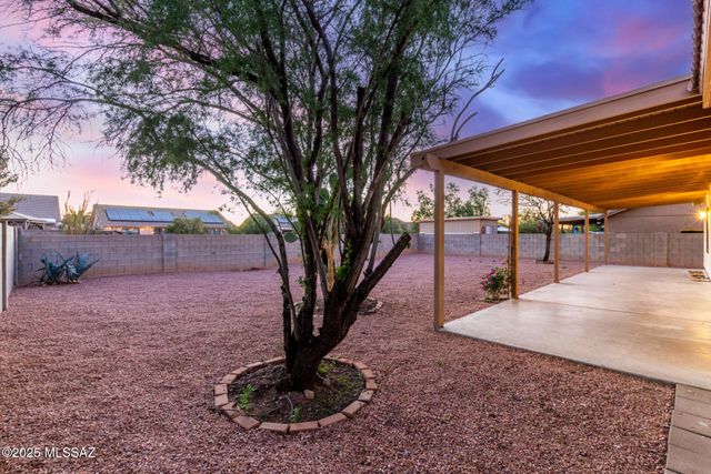 8070 S New Abbey Drive, Tucson, AZ 85747