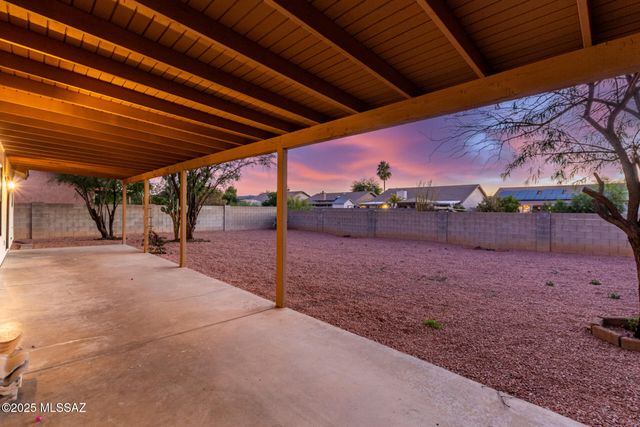 8070 S New Abbey Drive, Tucson, AZ 85747