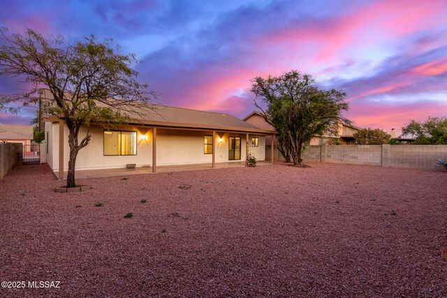 8070 S New Abbey Drive, Tucson, AZ 85747