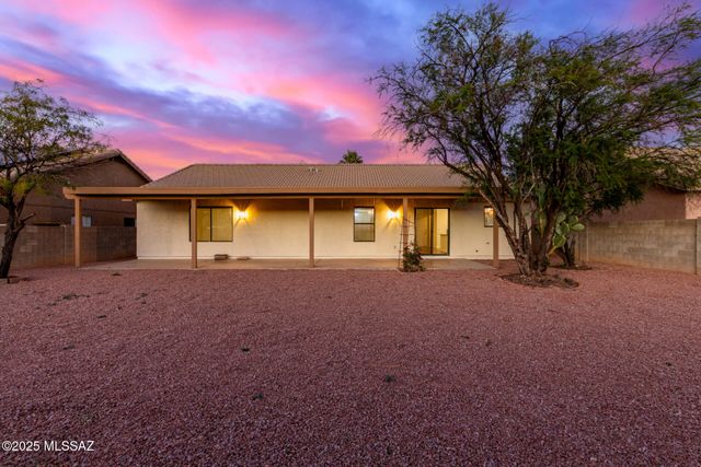 8070 S New Abbey Drive, Tucson, AZ 85747