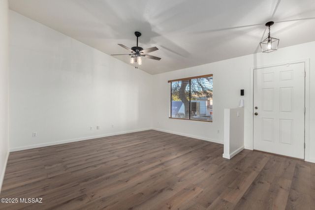 8070 S New Abbey Drive, Tucson, AZ 85747