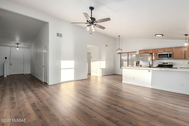 8070 S New Abbey Drive, Tucson, AZ 85747