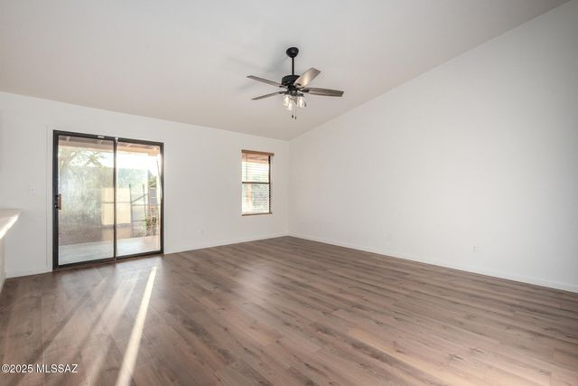 8070 S New Abbey Drive, Tucson, AZ 85747