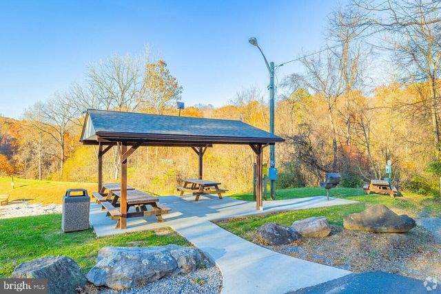 1336 GRANNY SMITH RD, Linden, VA 22642