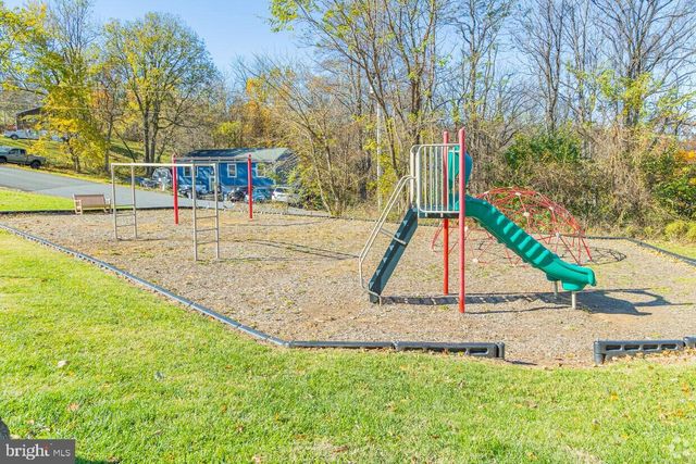 1336 GRANNY SMITH RD, Linden, VA 22642