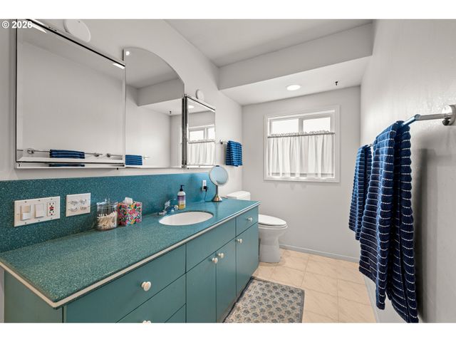 7929 Sw 4TH Ave, Portland, OR 97219