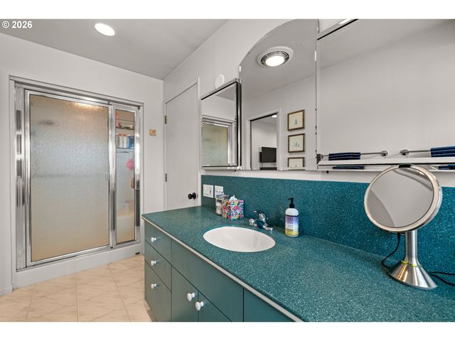 7929 Sw 4TH Ave, Portland, OR 97219