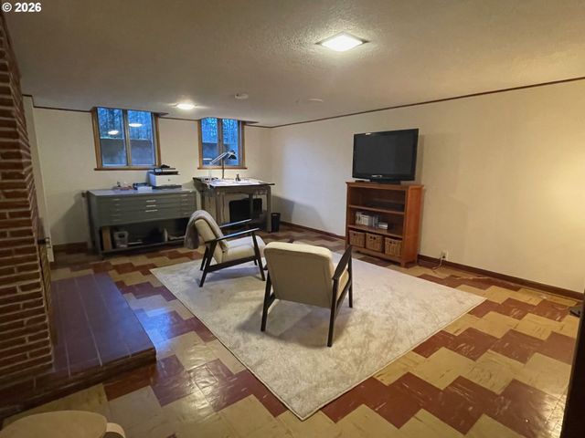 7929 Sw 4TH Ave, Portland, OR 97219