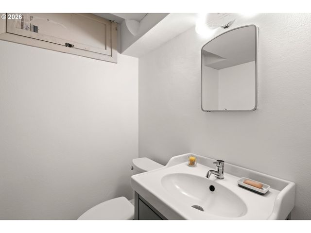 7929 Sw 4TH Ave, Portland, OR 97219