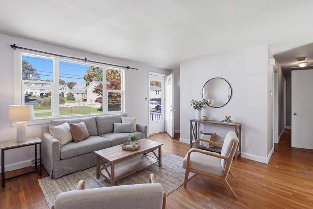 13 Horton St, Taunton, MA 02780