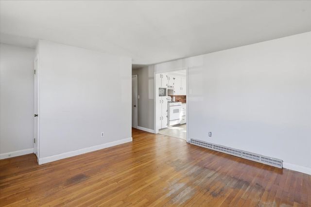 13 Horton St, Taunton, MA 02780